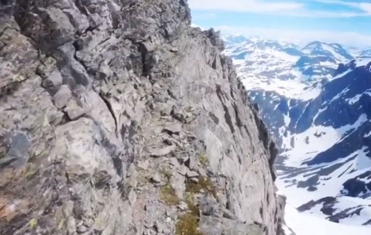 Kilian Jornet cattura un video a Romsdal