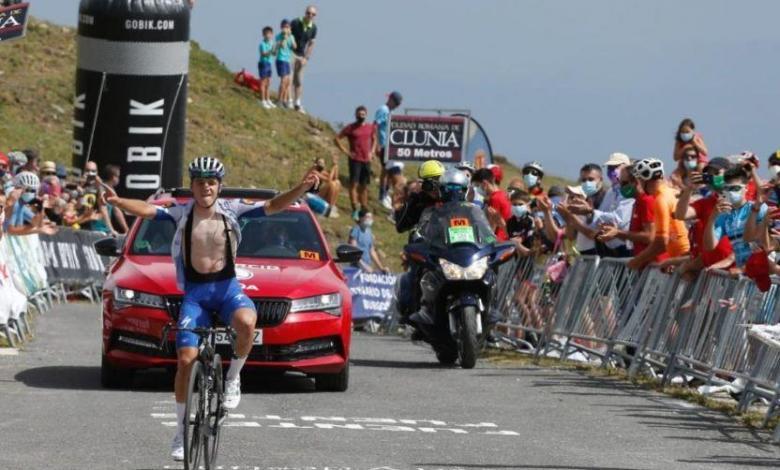 Evenepoel ganando la tercera etapa a la vuelta a Burgos