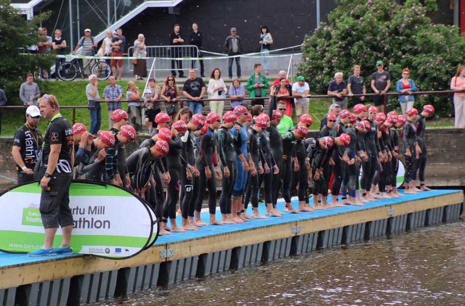 Salida de un triatlón en Tartu