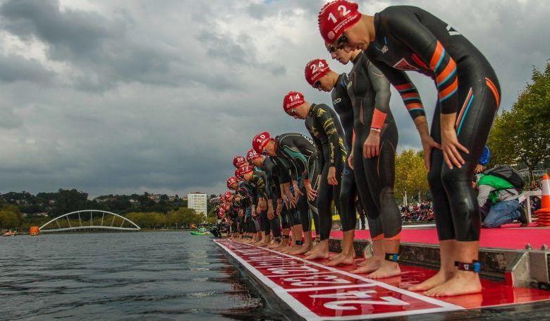 Start eines Triathlontests in Pontevedra