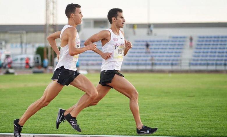 Mario Mola compitiendo en 3.000 metros en la pista