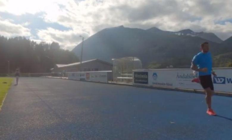 Kilian Jornet fazendo treinamento em pista