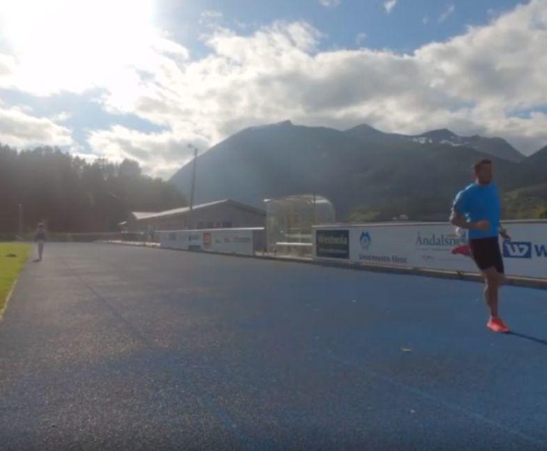 Kilian Jornet haciendo entrenamiento en pista