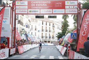 Javier Romo ganando el Campeonato de España de ciclismo sub23