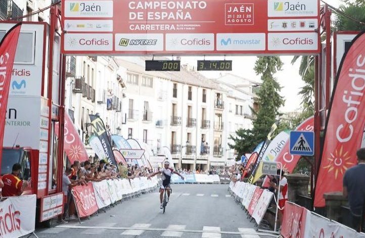 Javier Romo ganando el Campeonato de España de ciclismo sub23