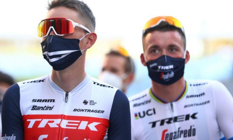 cyclists with mask