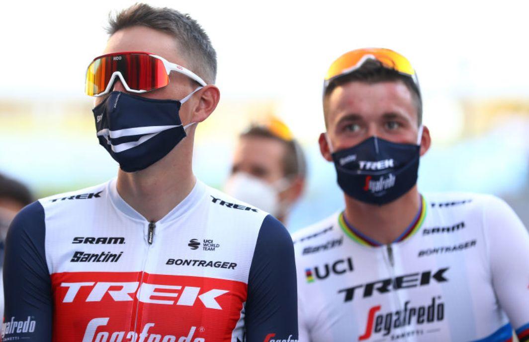 ciclistas con mascarilla