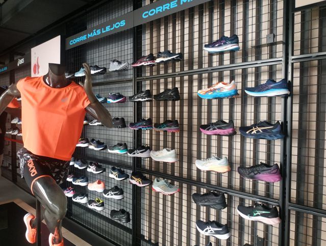 Las 5 propuestas de ASICS para esta temporada ¡así fue la presentación para prensa! - Artículos Material deportivo Asics Zapatillas Diversos modelos de zapatillas ASICS