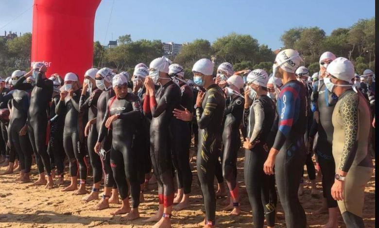 Triatletas antes do início do Triathlon da cidade de Santander