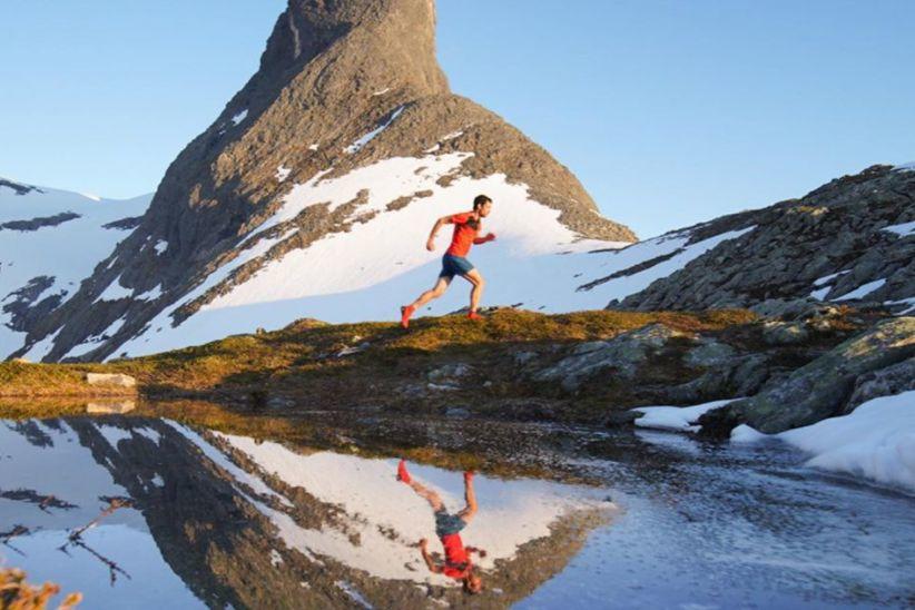 Kilian Jornet entrenando en los alpes