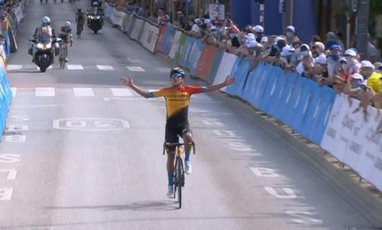 At the moment, Santiago Buitrago passed the finish line in the Tour de Luxembourg