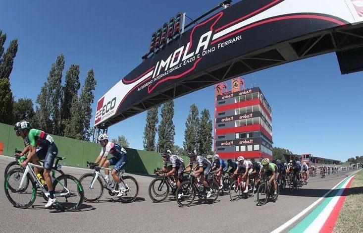 Cycling peloton on the Imola circuit