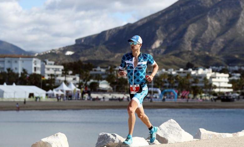 Un triatleta all'IRONMAN 70.3 Marbella