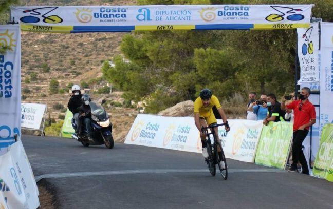 Ander Okamina entering the finish line