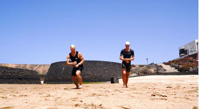 Two participants, during a test organized by Club La Santa