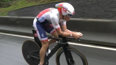 Javier Gómez Noya in the cycling segment of the Bilbao Triathlon