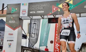 Aida Valiño winning the Iberian Triathlon Championship