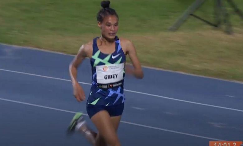 Letesenbet Gidey batiendo el récord del mundo