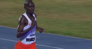 Joshua Cheptegei breaking the world record of 10.000 meters