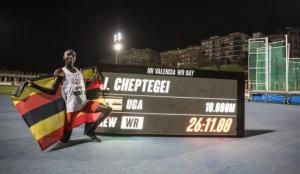 Joshua Cheptegei líder mundial de 10.000 metros