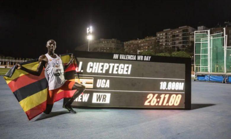 Joshua Cheptegei Registratore del mondo sui 10.000 metri