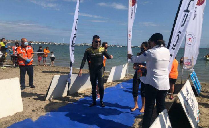 Alberto Lorente at the end of the Mar Menor record