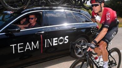 Cameron Wurf junto al coche del INEOS