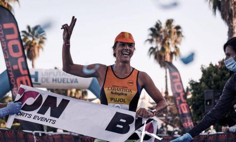 María Pujol winning the MD Islantilla Triathlon