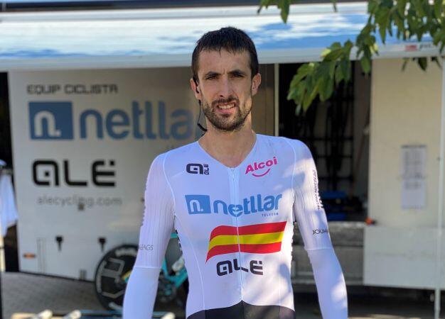 Ander Okamika avec le maillot de Champion d'Espagne