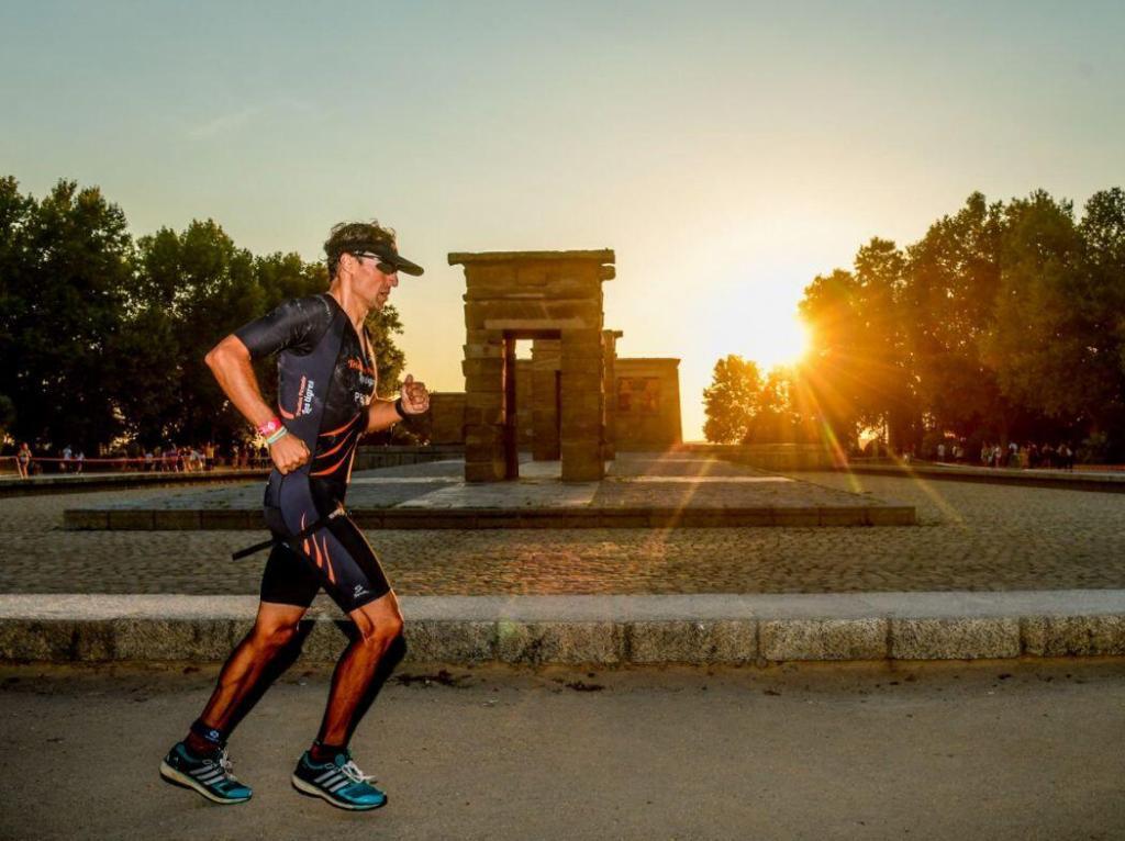 Corredor en el Templo de Debod del Challenge Madrid