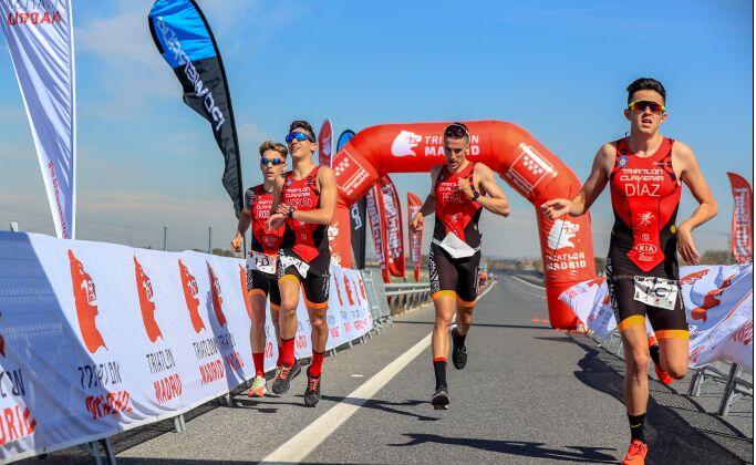 A team finishing the Ecodumad Road