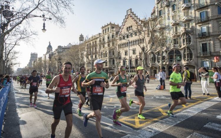 corridori per le strade di Barcellona