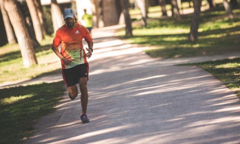 Un corridore che corre a Valencia