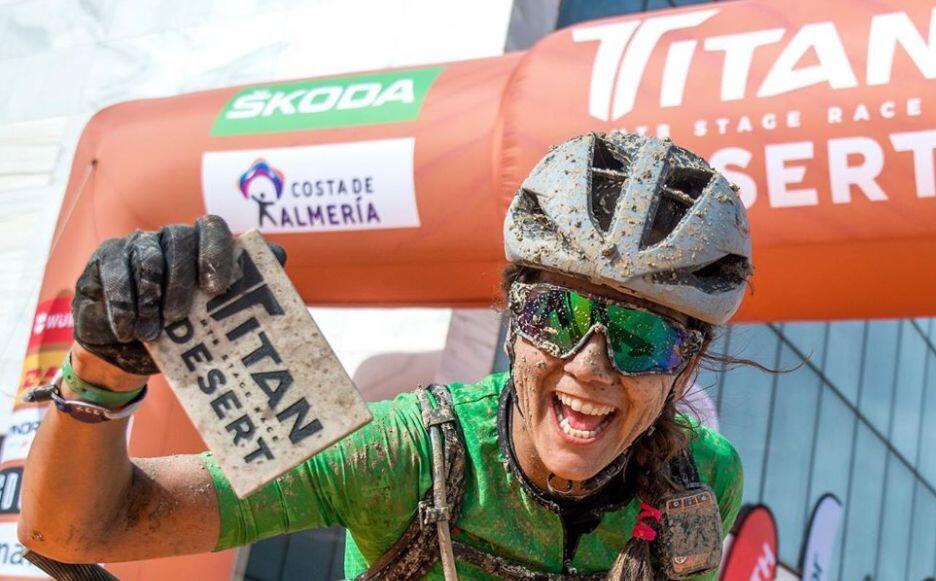 Mari Pujol en la Titan desert