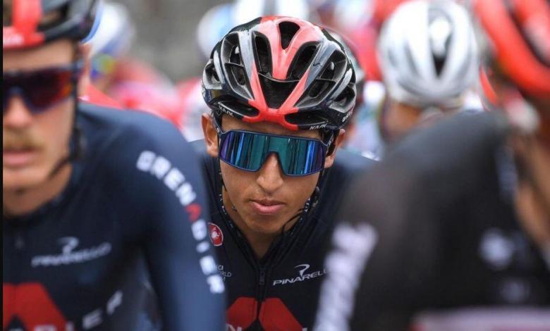 Cyclists with oakley glasses in the Tour de France