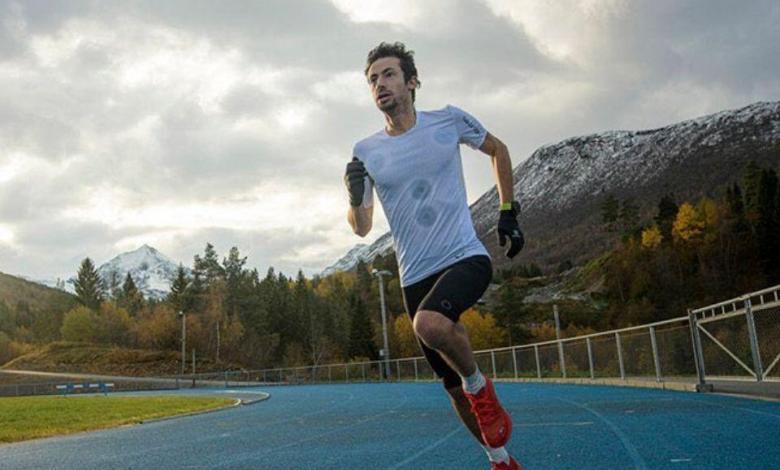 Kilian Jornet entrenando en pista para su reto