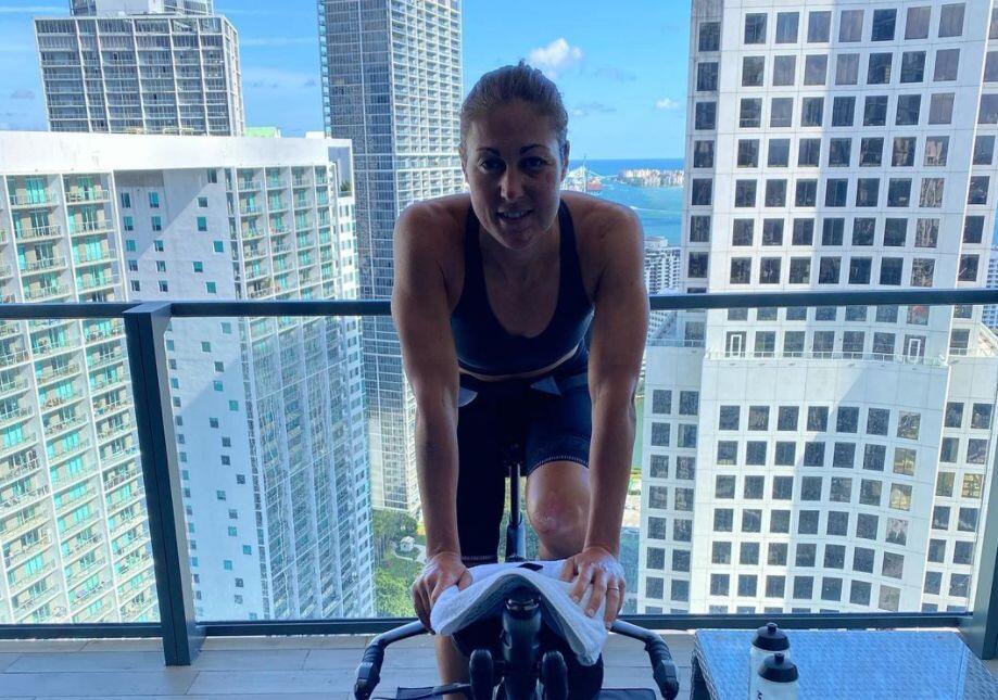 Judith Corachán entrenando sobre el rodillo en Florida