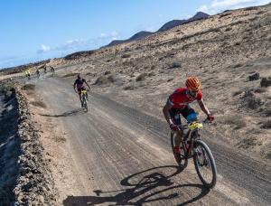 Imagem da corrida de mountain bike em Lanzarote