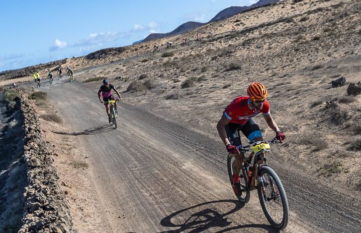 Imagem da corrida de mountain bike em Lanzarote