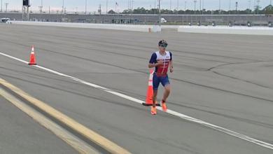 Gustav Iden leading the Challenge Daytona foot race