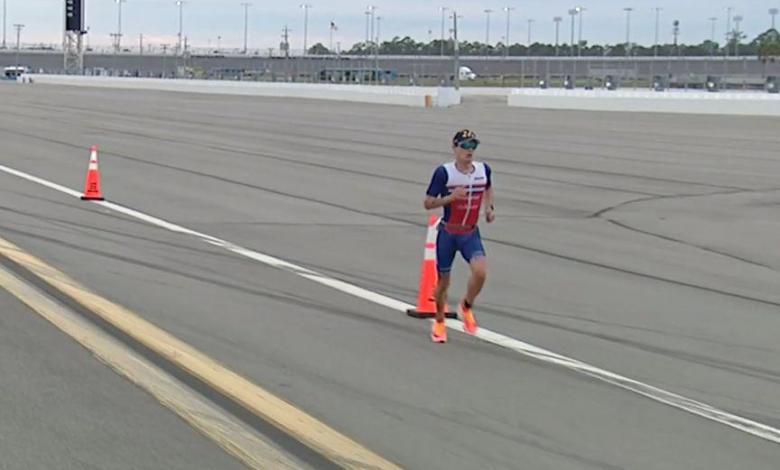 Gustav Iden leading the Challenge Daytona foot race