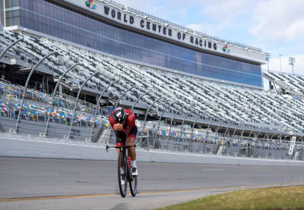 Javier Gómez Noya en el circuito de Daytona