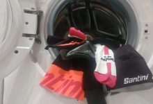 Ropa ciclista en la lavadora