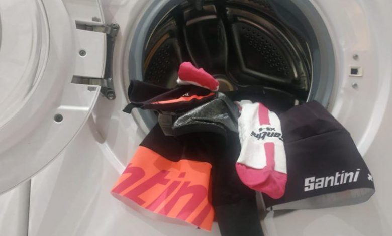 Cycling clothes in the washing machine