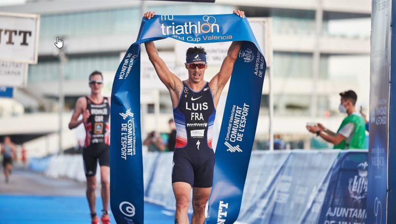Vicent Luis ganando Copa Mundo Triatlón Valencia