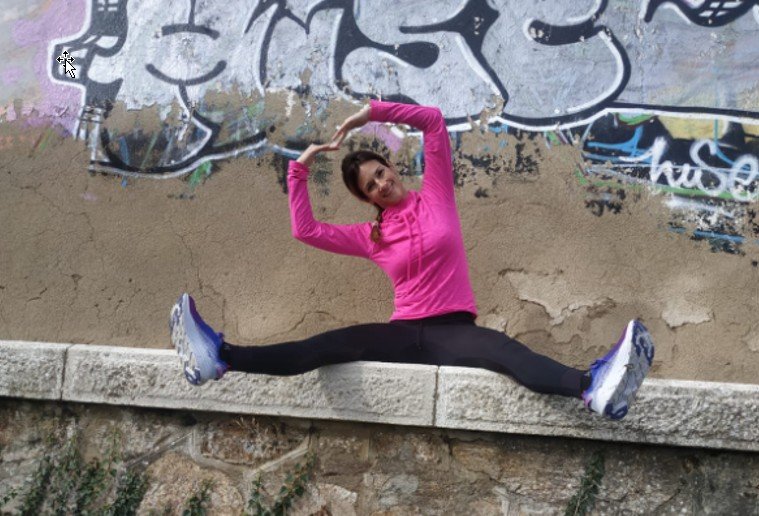 Elena Rodríguez posando con ropa deportiva