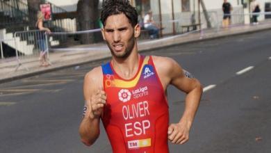 Carlos Oliver en compétition comme international en triathlon