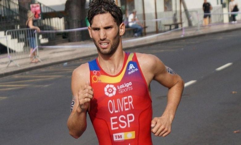 Carlos Oliver compitiendo como internacional en triatlón