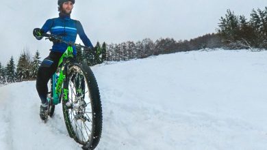 Pello Osoro si allena con la bici sulla neve