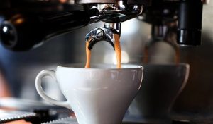 boire du café ou de la caféine sous forme de pilules si nous voulons améliorer les performances sportives